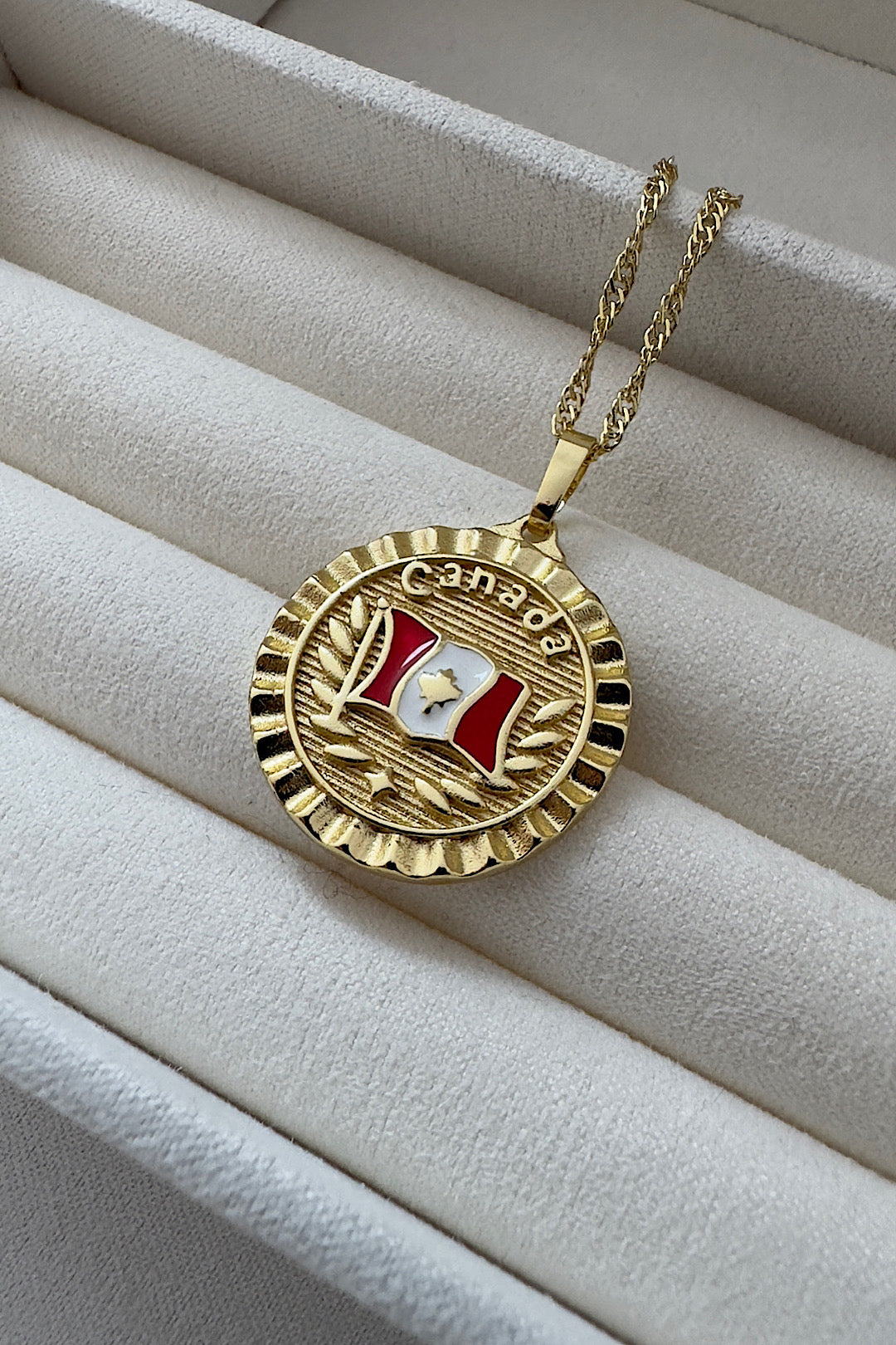Canada Flag Gold Swirl Necklace 